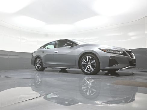 Used 2019 Nissan Maxima 3.5 SL w/ Floor Mat Group FWD image 9