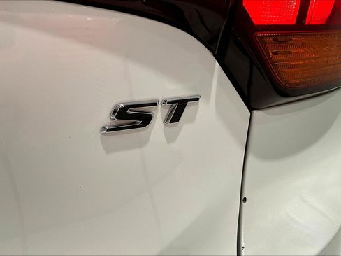 Used 2022 Buick Encore GX Select w/ Sport Touring Package image 23