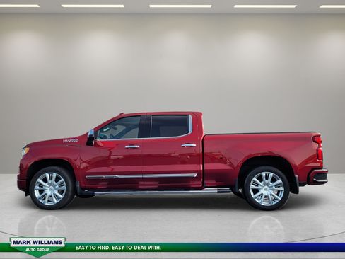 Used 2022 Chevrolet Silverado 1500 High Country w/ High Country Premium Package AWD/4WD image 7