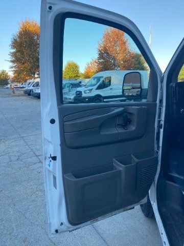 Used 2015 Chevrolet Express 2500 RWD image 18