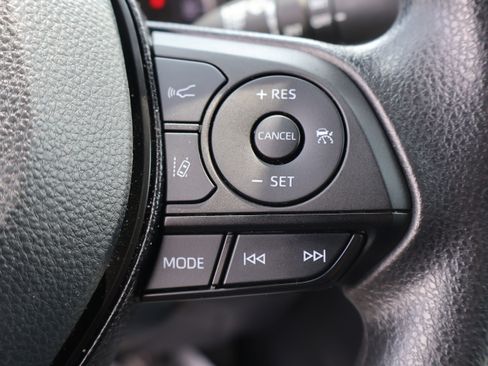 Used 2022 Toyota RAV4 XLE AWD/4WD image 28