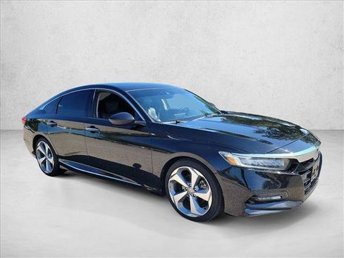Used 2018 Honda Accord Touring image 3