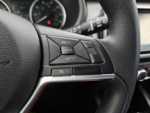 Used 2020 Nissan Kicks S FWD image 29