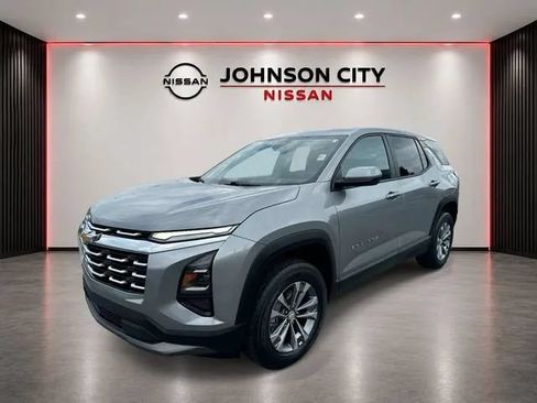 Used 2025 Chevrolet Equinox LT FWD image 9