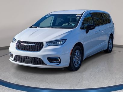New 2026 Chrysler Pacifica Select