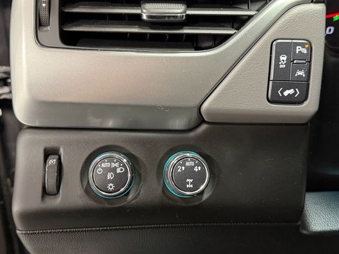 Used 2016 Chevrolet Suburban LT image 22