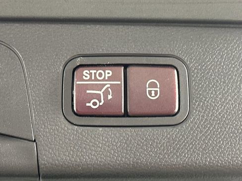 Used 2018 Mercedes-Benz GLC 300 4MATIC image 21