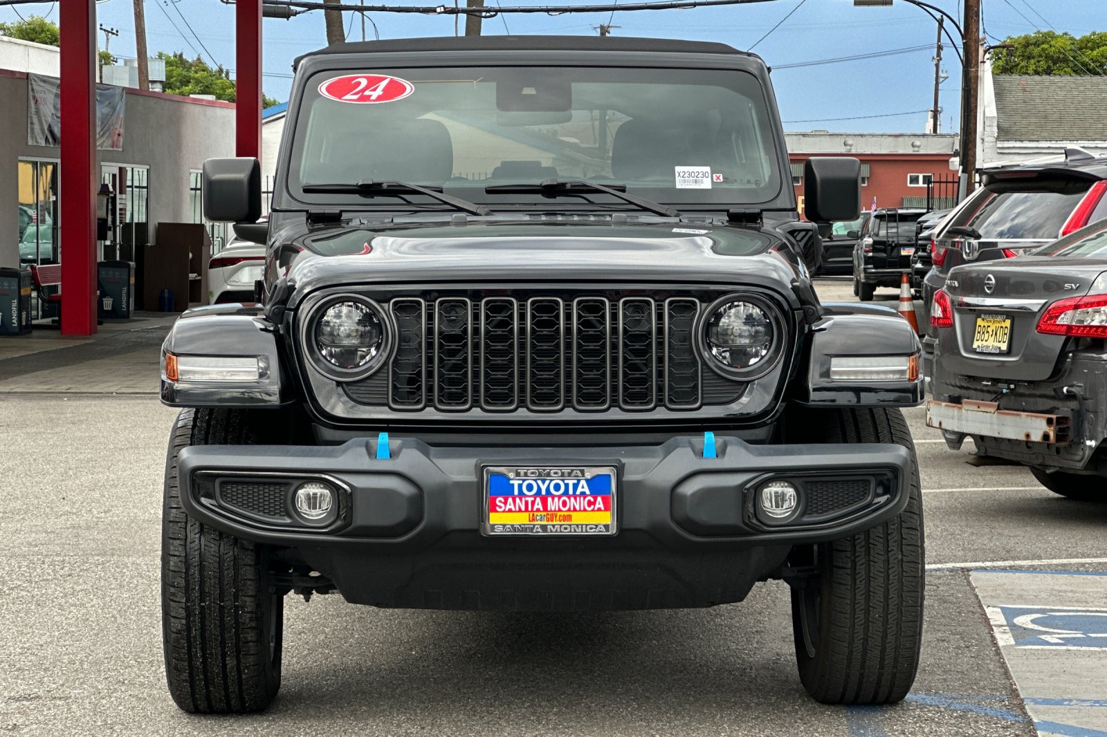 Used 2024 Jeep Wrangler Unlimited w/ LED Headlamp & Fog Lamp Group AWD/4WD image 9
