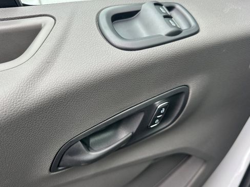 New 2025 Ford E-Transit 148 Medium Roof image 8
