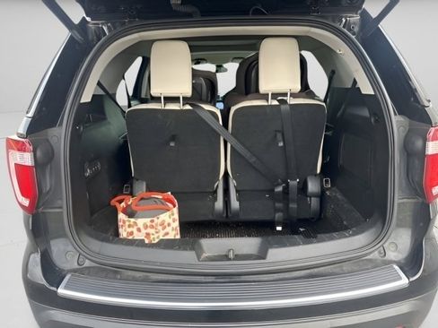 Used 2018 Ford Explorer Platinum image 11
