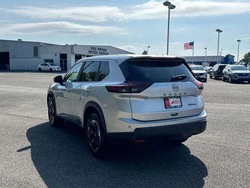 Used 2024 Nissan Rogue SV AWD/4WD image 6