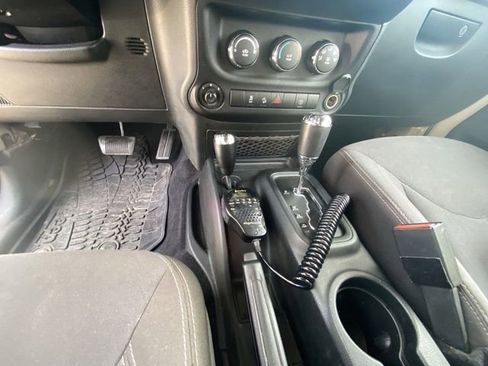 Used 2017 Jeep Wrangler Sahara w/ Connectivity Group image 5