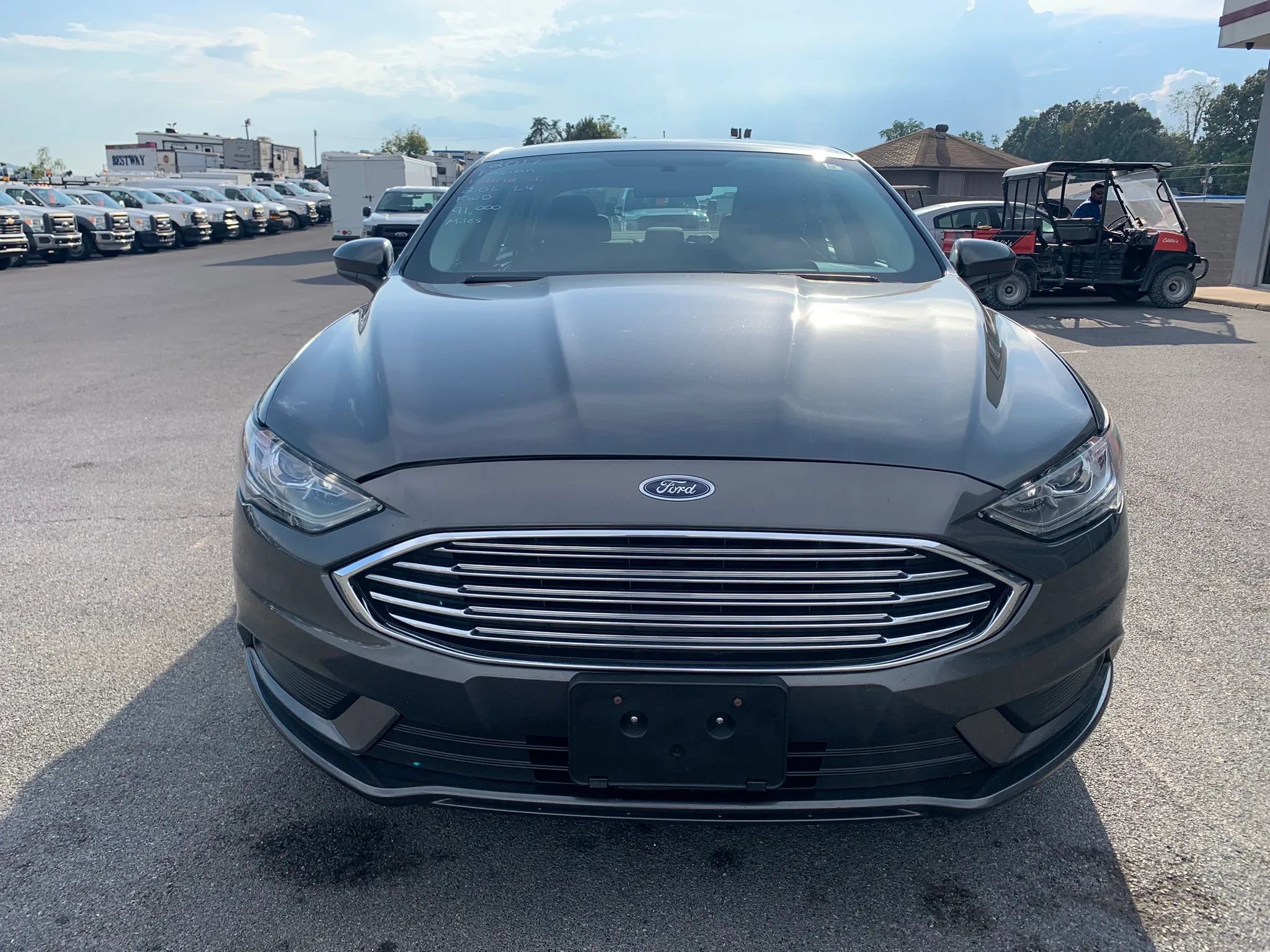 Used 2017 Ford Fusion SE FWD image 2