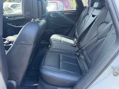 Used 2022 Porsche Macan AWD/4WD image 36