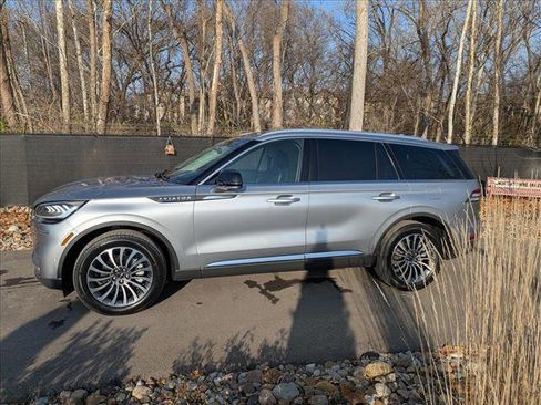 Used 2020 Lincoln Aviator Reserve w/ Equipment Group 201A image 2