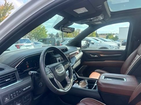 Used 2024 GMC Yukon XL Denali Ultimate w/ LPO, Floor Liner Package AWD/4WD image 10