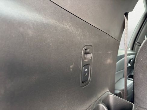 Used 2023 Chevrolet Traverse LT image 25