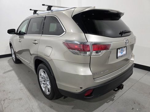 Used 2015 Toyota Highlander Limited w/ Driver Technology Package image 38
