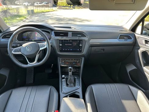 Used 2023 Volkswagen Tiguan SE image 10