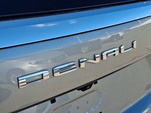 Used 2025 GMC Yukon Denali image 26