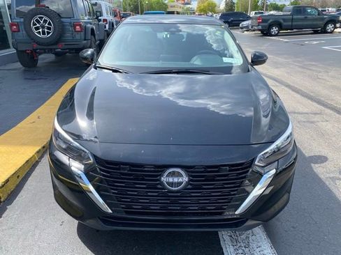 Used 2025 Nissan Sentra SV image 3