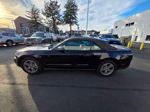 Used 2011 Ford Mustang Premium w/ Comfort Pkg image 8