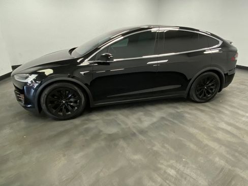 Used 2018 Tesla Model X 75D image 3