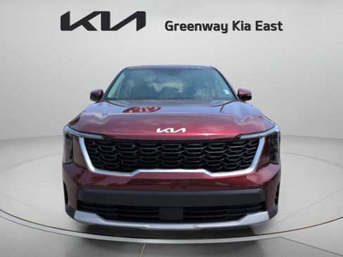 Certified 2025 Kia Sorento LX FWD image 11