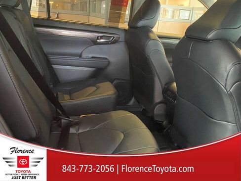 New 2026 Toyota Highlander Limited image 16