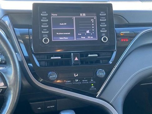 Used 2023 Toyota Camry SE image 9