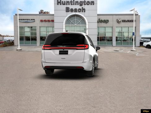 New 2026 Chrysler Pacifica Select FWD image 14