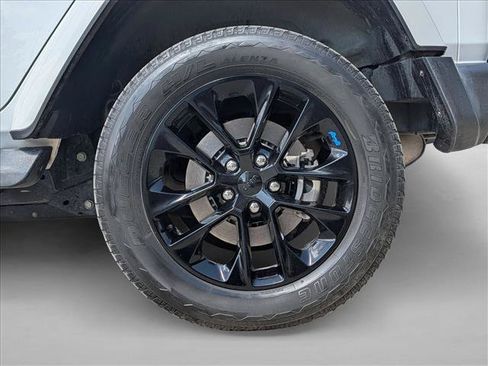 Used 2022 Jeep Wrangler Unlimited Sahara w/ Cold Weather Group AWD/4WD image 24