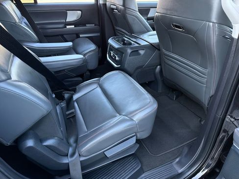 Used 2025 Ford Expedition Active image 32