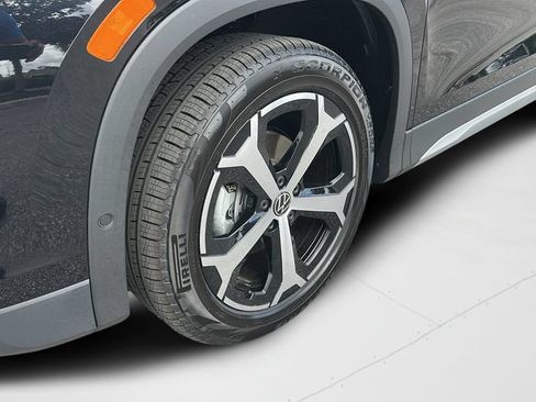 New 2026 Volkswagen Tiguan SE FWD image 32