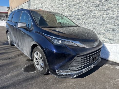 Certified 2024 Toyota Sienna XLE image 1