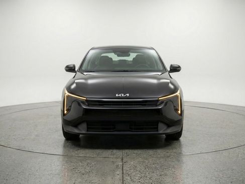 Used 2025 Kia K4 LXS image 2