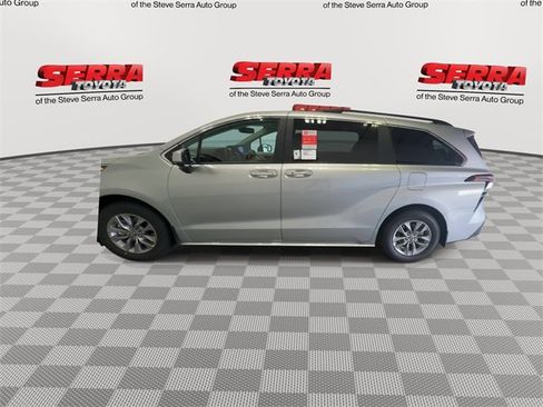 New 2025 Toyota Sienna XLE image 6