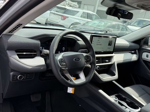 New 2026 Ford Explorer Active RWD image 4