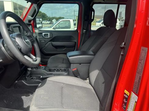 Used 2023 Jeep Gladiator Sport AWD/4WD image 4