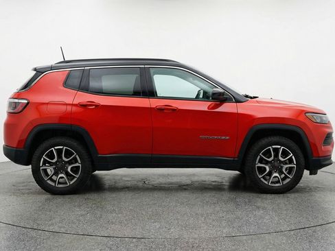Used 2025 Jeep Compass Trailhawk AWD/4WD image 11
