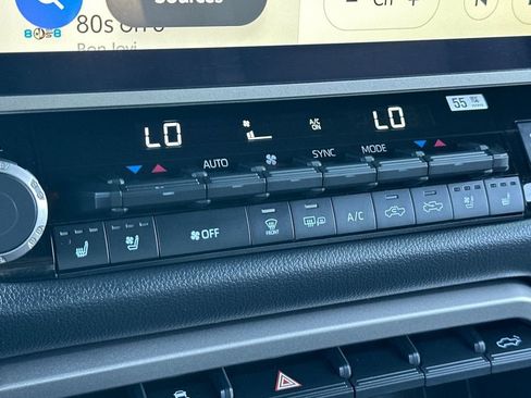Used 2025 Toyota Tundra Limited AWD/4WD image 22