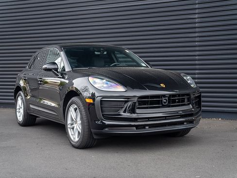 Certified 2026 Porsche Macan AWD/4WD image 26
