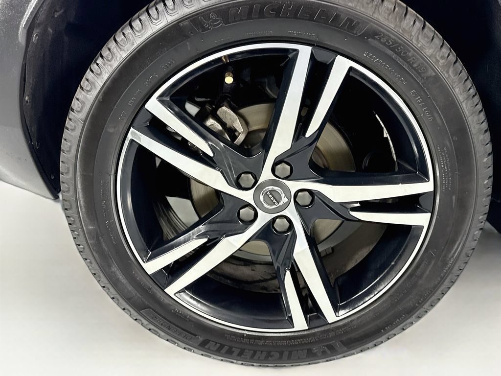 Used 2019 Volvo XC40 T5 R-Design AWD/4WD image 33