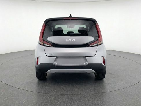 Used 2025 Kia Soul LX w/ LX Technology Package FWD image 7