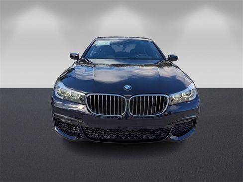 Used 2019 BMW 740i image 3