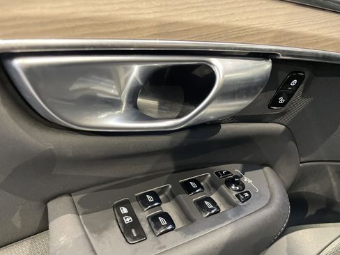Used 2025 Volvo XC90 B6 Plus image 16