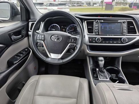 Used 2019 Toyota Highlander Limited Platinum image 6