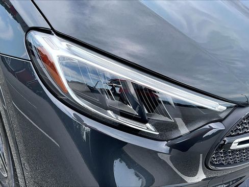 Used 2025 Mercedes-Benz GLC 300 4MATIC image 28