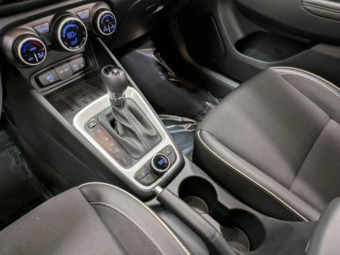 Used 2023 Hyundai Venue Limited image 13