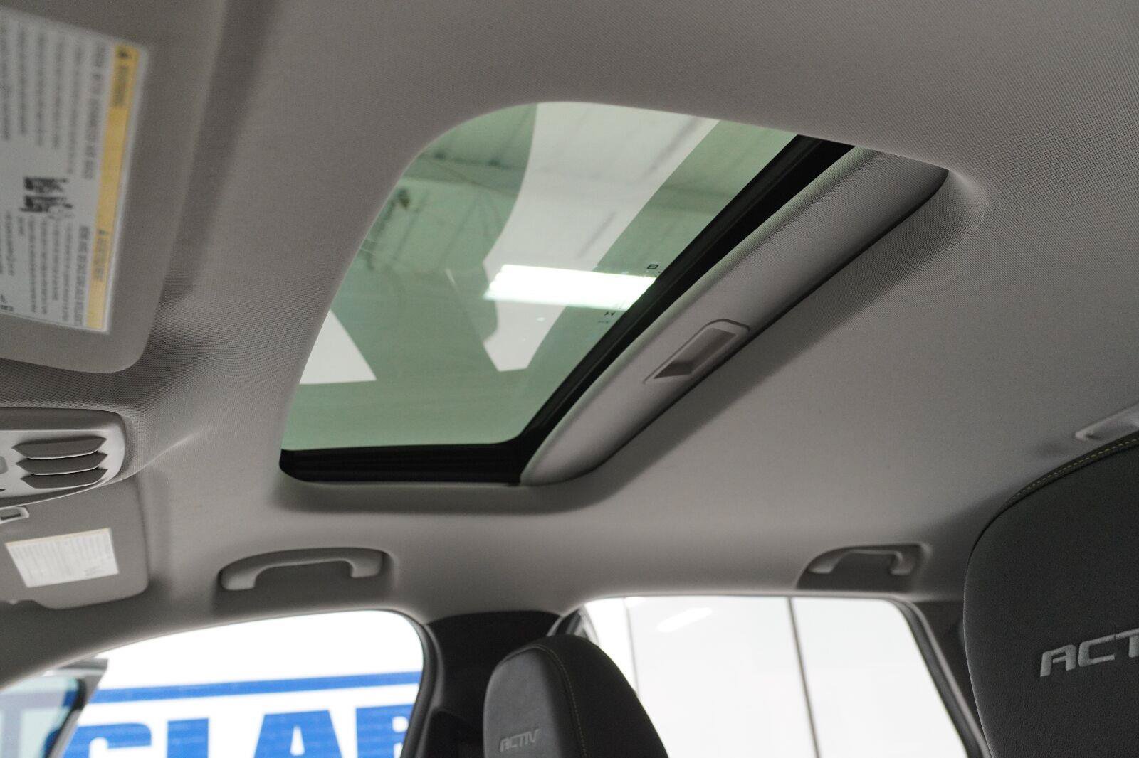 Used 2025 Chevrolet Trax ACTIV w/ Sunroof Package FWD image 7